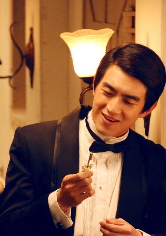 娱乐圈中的“体虚”男星，表面是健身型男，却抱不起80斤的女星