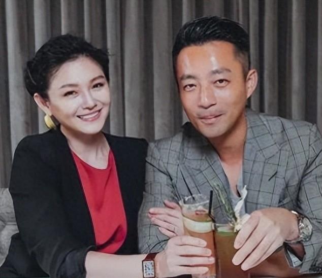 46岁大S否认生三胎，因生病长胖20斤，却被女儿一句话出卖