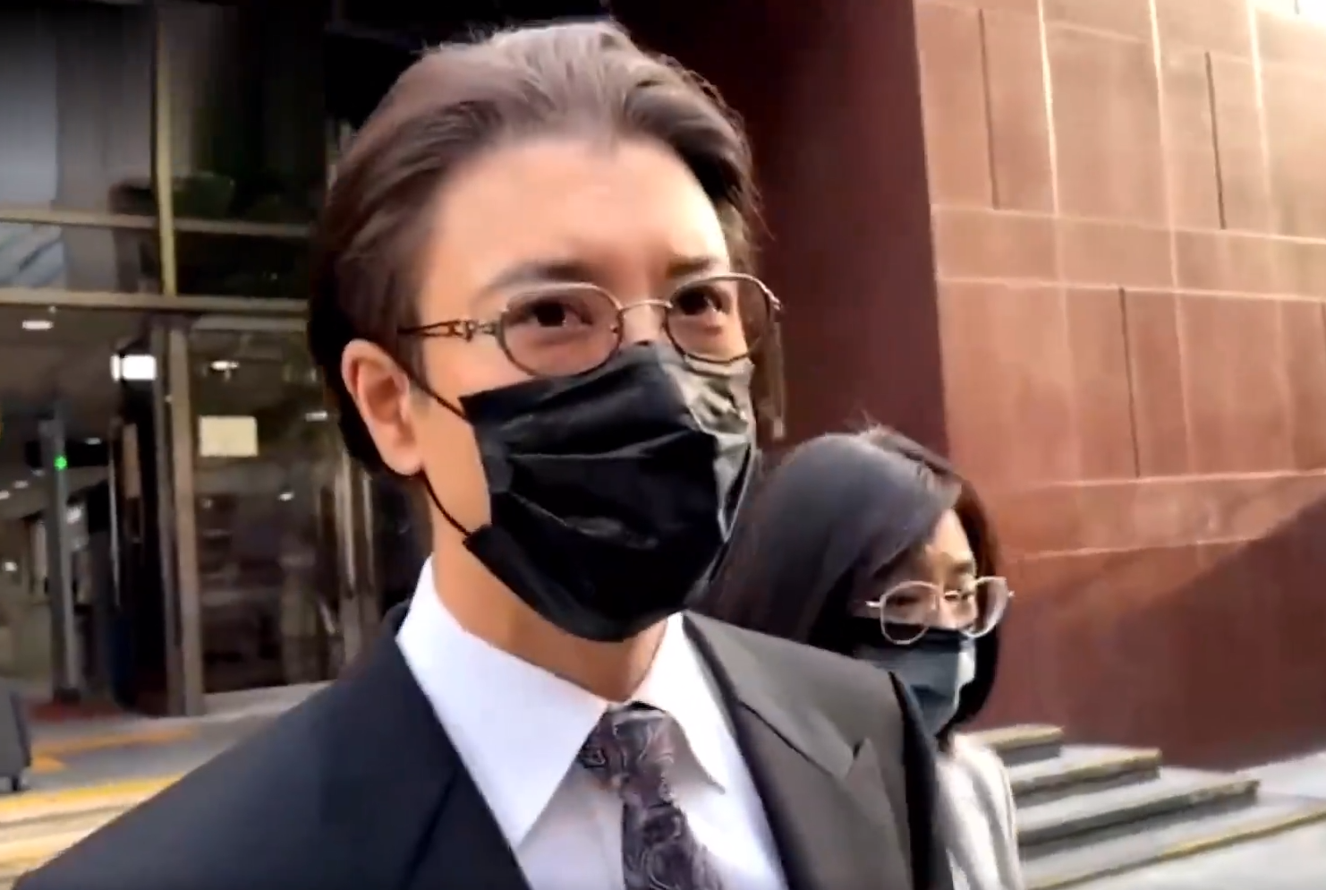 张翰|王力宏李靓蕾首次交锋!男方白发,女方早秃,两败俱伤原因曝光