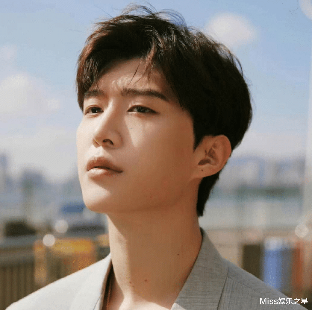 范丞丞|错把鹅肝当樱桃！范丞丞蘸菜汤吃饭遭明星嘲笑，却被大众赞赏