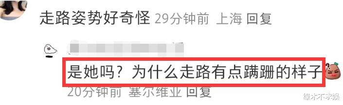 李嘉欣一家日本过圣诞！许晋亨亲密搂肩姐姐尴尬，走路姿势引群嘲