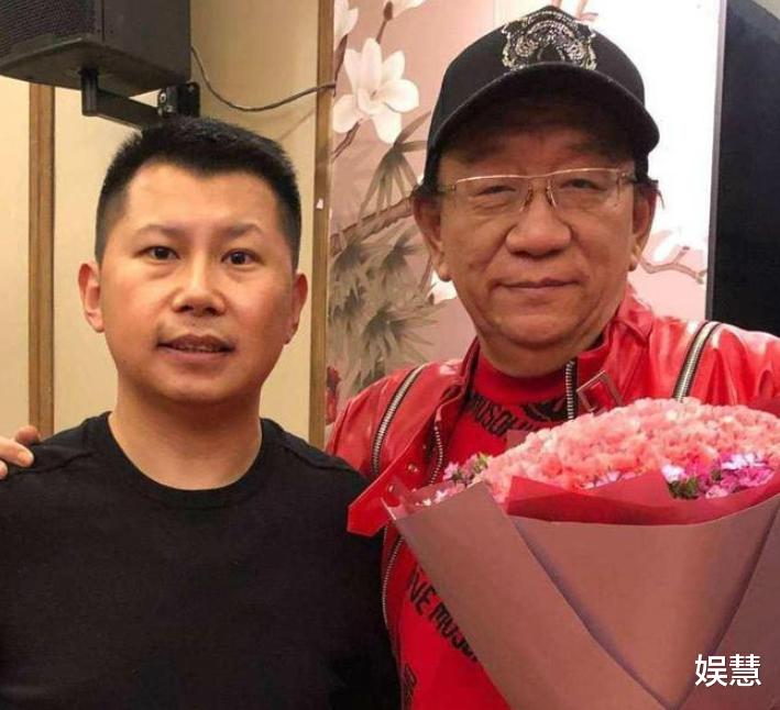 听云轩跨年演出,何云伟出场遇尴尬,台下观众大喊:叛徒!下去!