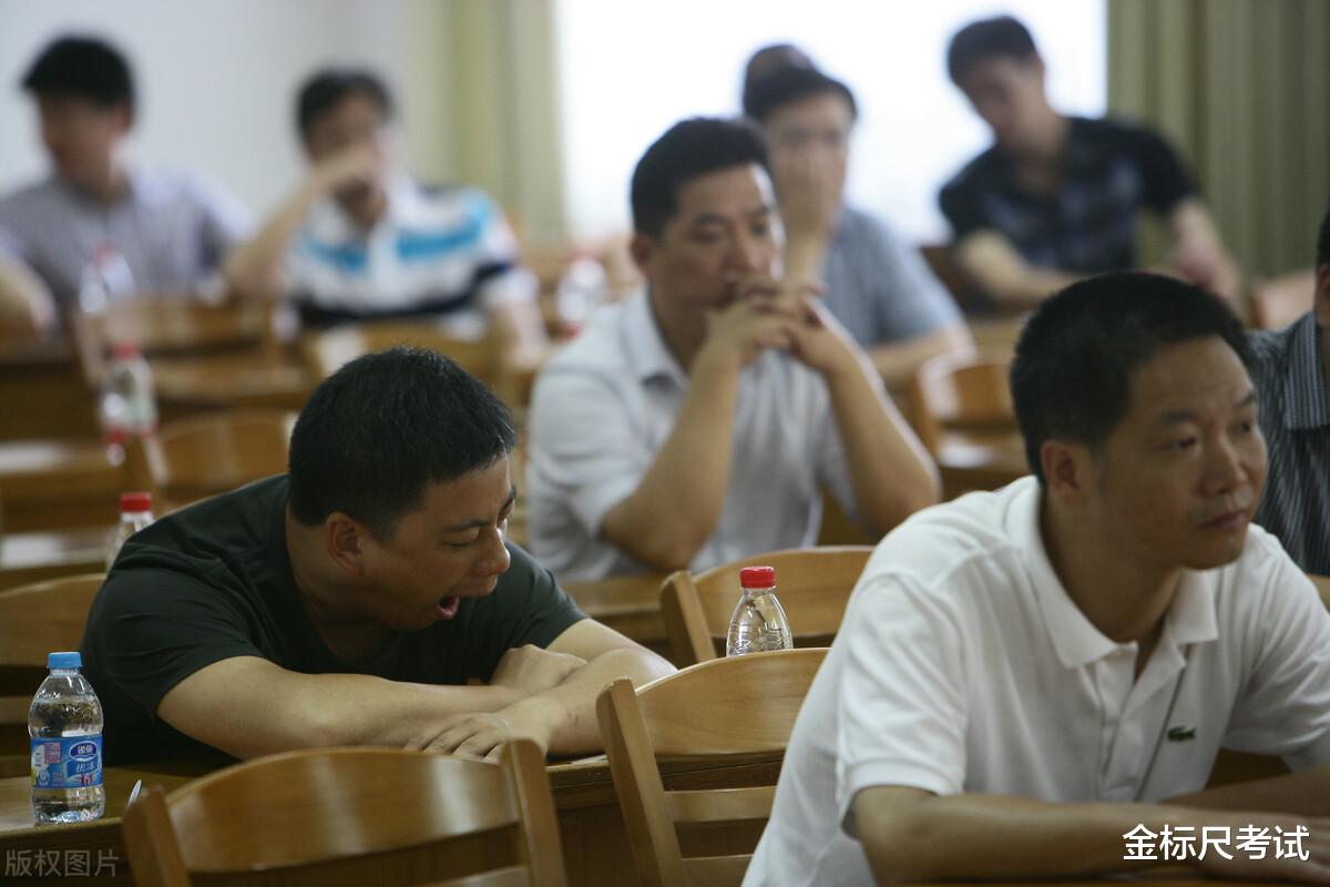 选调生|选调生下半年开启招聘,有公务员编制,五险一金待遇!