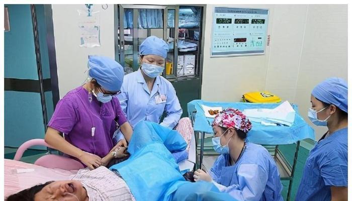 戚薇|“少女胯”与“妇女胯”有何区别?看当红女明星的站姿,一看便知