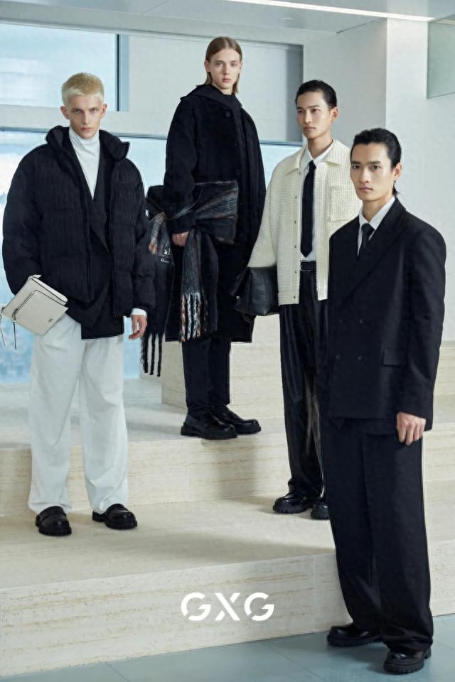 把秀场搬进写字楼里的GXG,太懂“职场人穿搭”了