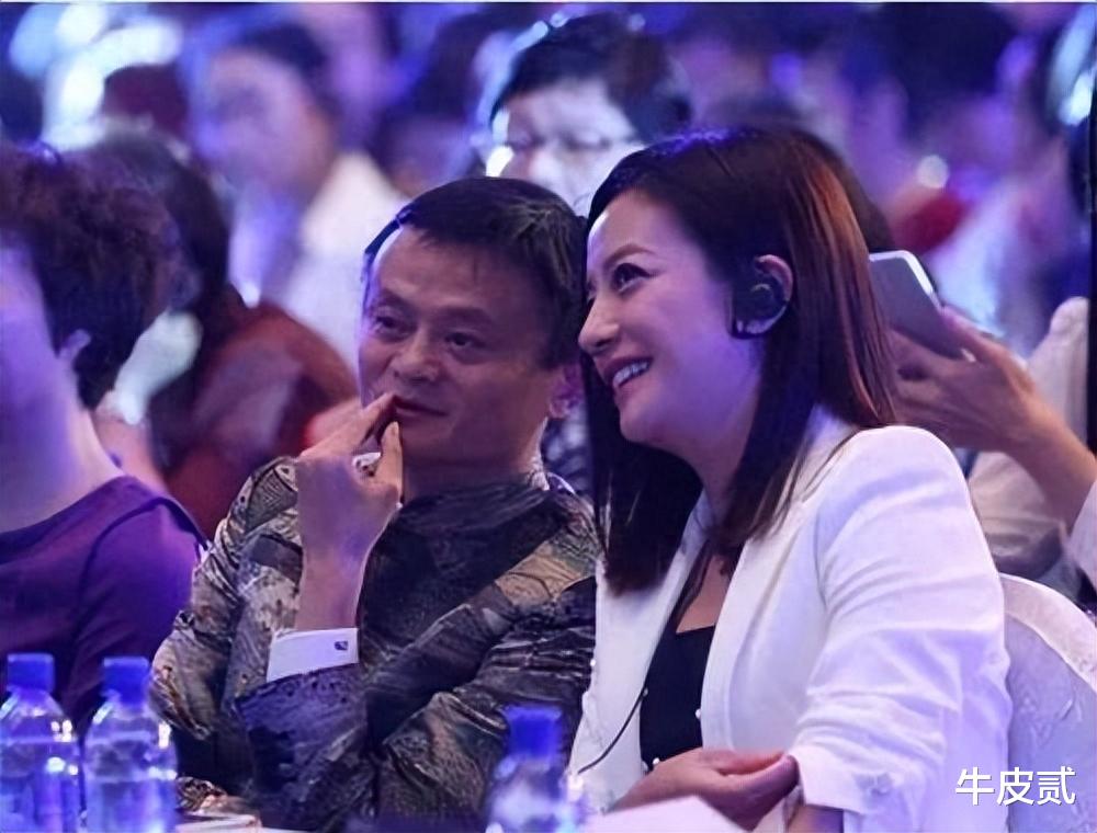 一觉醒来,娱乐圈爆出来三个大瓜