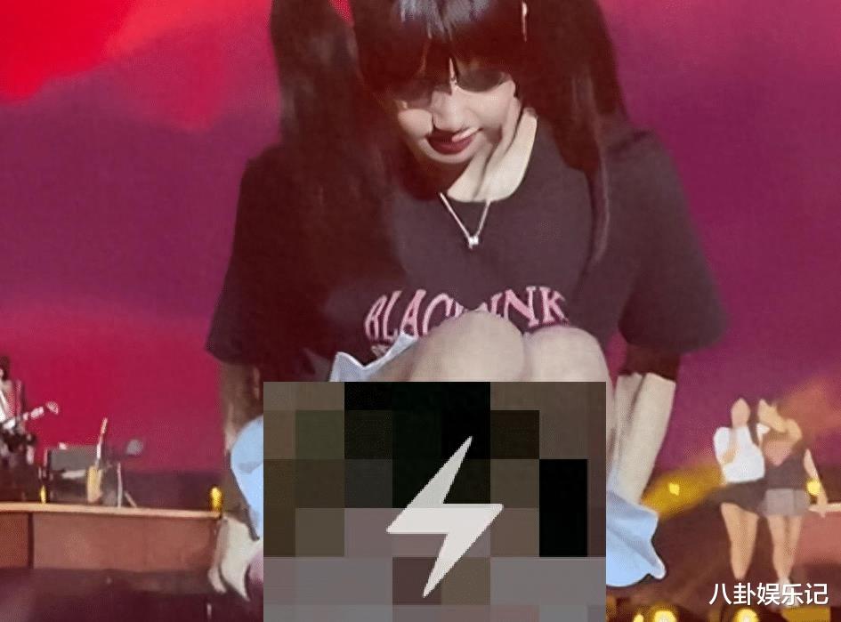 曝Lisa被光明会接纳!晒高级珠宝官宣代言,曾穿短裙对镜下蹲疑低俗暗示