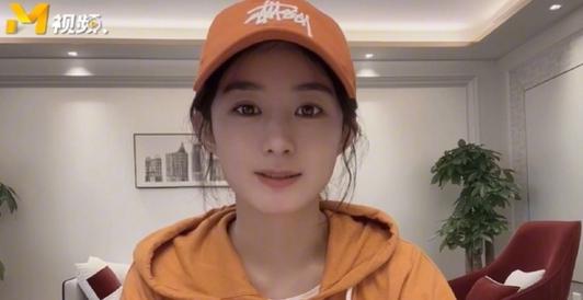 赵丽颖橙色鸭舌帽和橙色上衣真的好青春