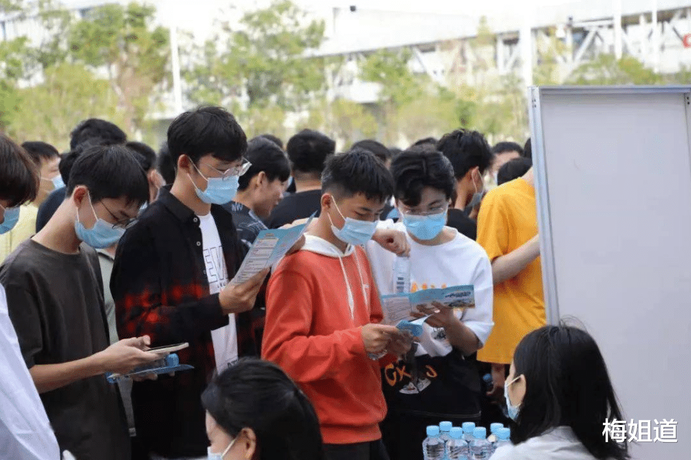 大学生|从这三方面就能清楚,社招和校招大有不同,毕业生注意选择别踩坑