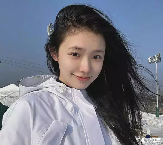 周星驰|周星驰与林允分道扬镳！结束多年默契合作，视其为女儿宠爱有加