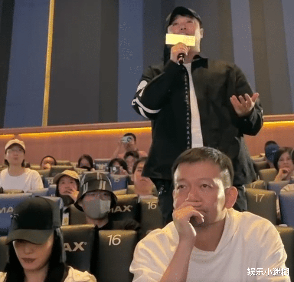 陈思诚佟丽娅离婚后首同框!男方激动抹泪表感言,评论区现高人