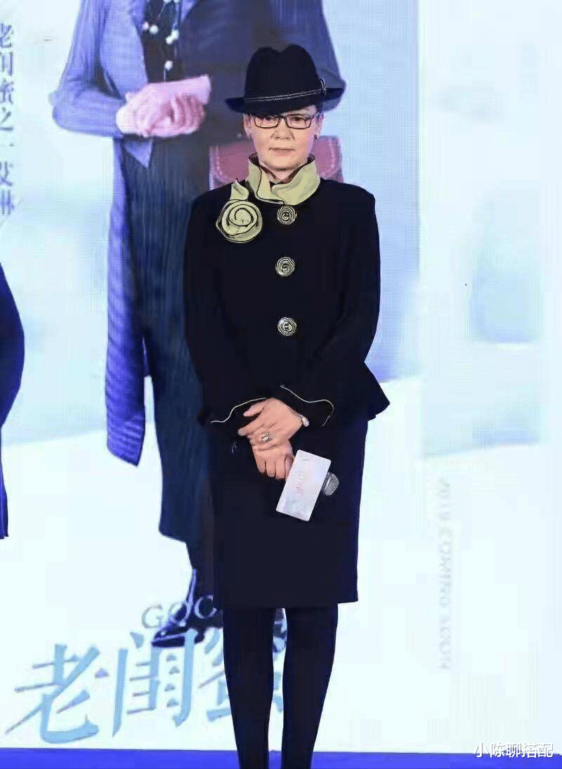 饮食 看了自然老去的潘虹，才明白：60+女人，真就是发型+穿搭决定气质