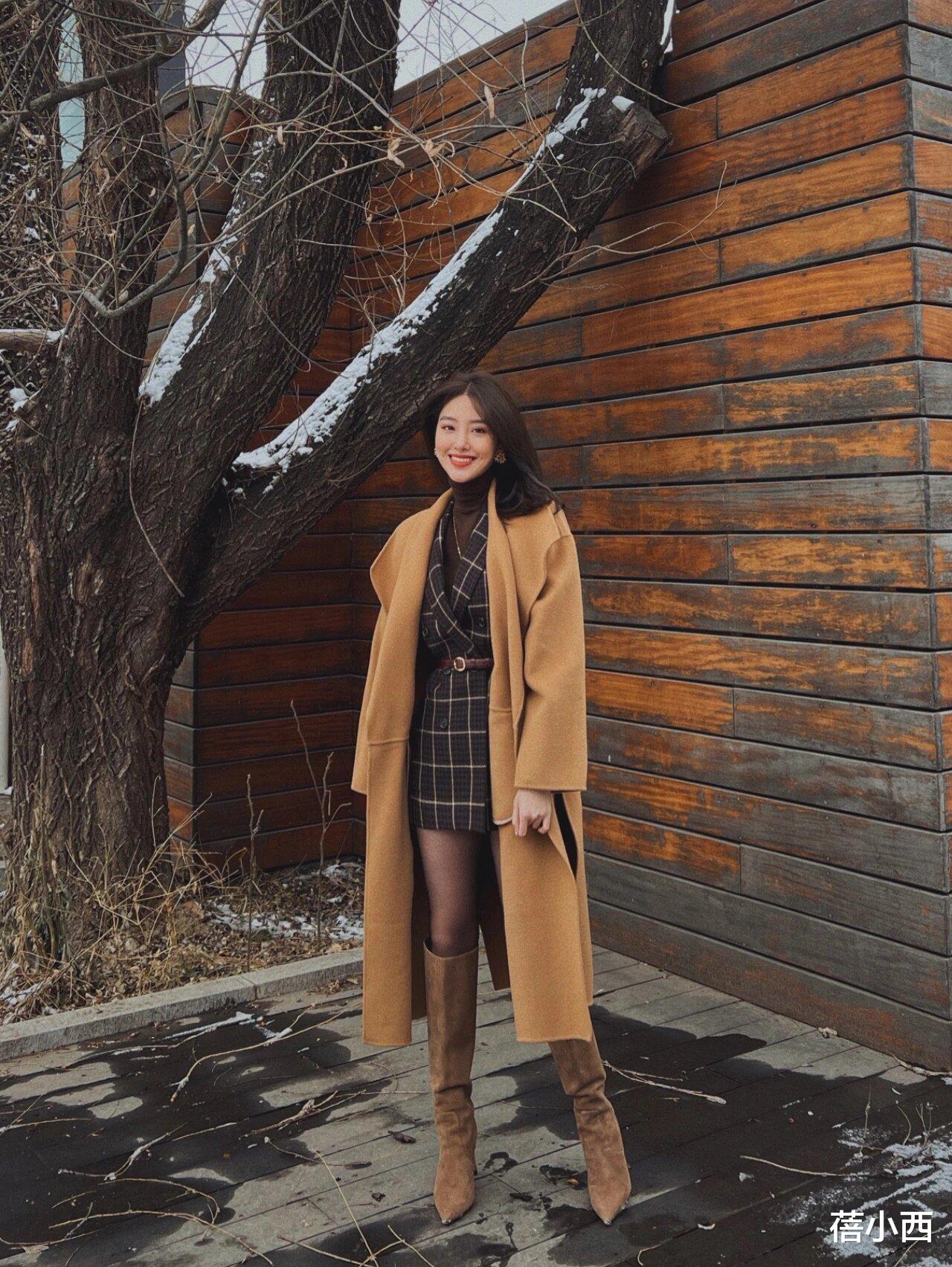 杨采钰又带火了大衣新穿法:内搭牛仔衬衫、西装外套,时髦又洋气