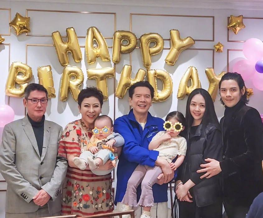 郭碧婷|向佐一家四口现身杭州！奶爸抱女儿保姆抱娃，郭碧婷负责貌美如花