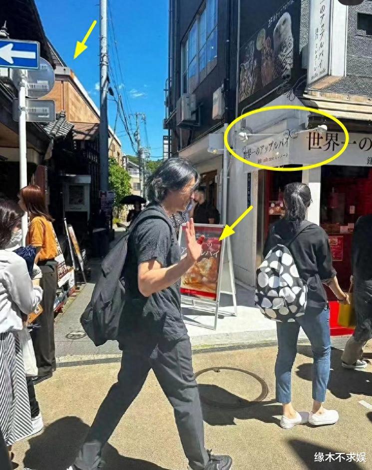 55岁郑伊健日本街头被偶遇,T恤全起球,和蒙嘉慧拮据生活疑曝光