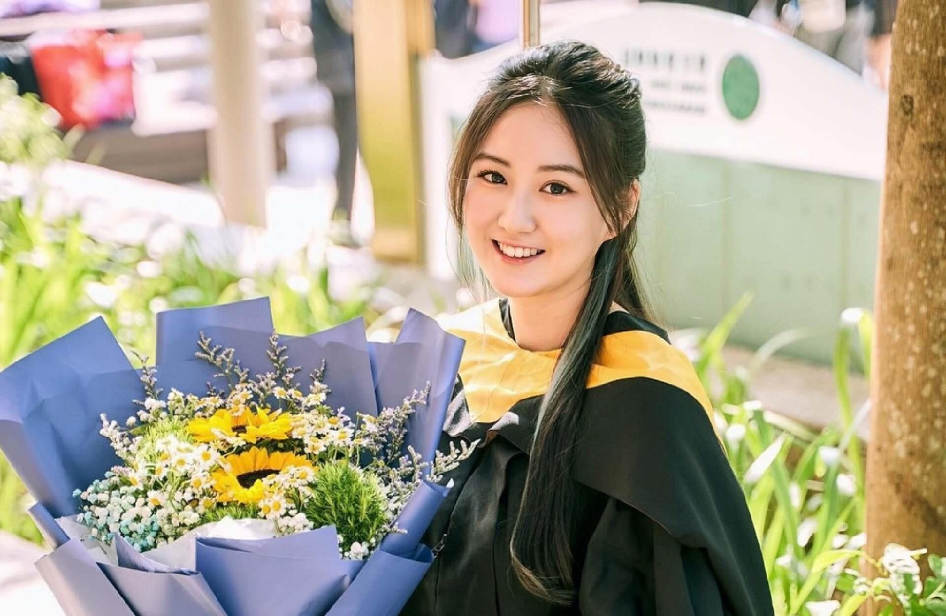 香港知名男星公开恋情，与小20岁女友谱父女恋，遭调侃老牛吃嫩草