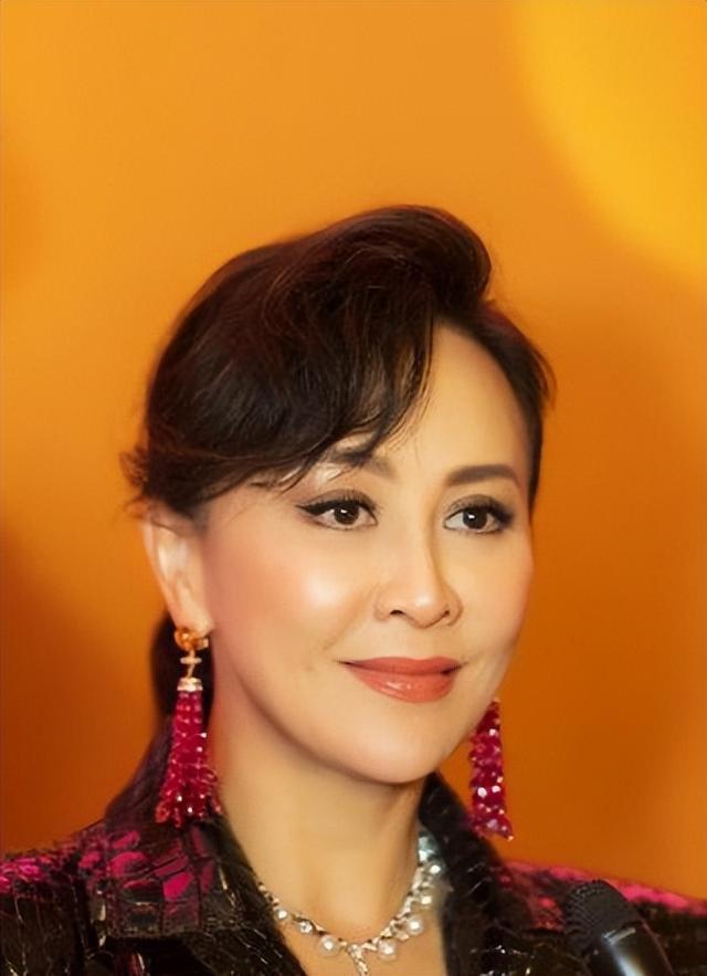 刘嘉玲被绑三小时,患上严重“特殊癖好”,难怪梁朝伟和她分居