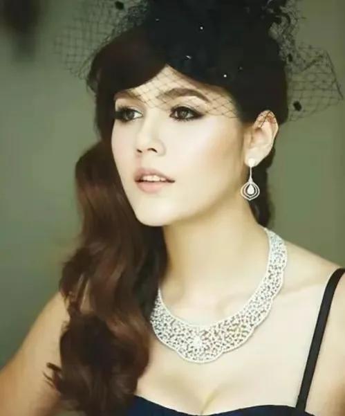 张卫健|\泰国范冰冰\Chompoo嫁豪门生三娃还未领证 老公疑似出轨