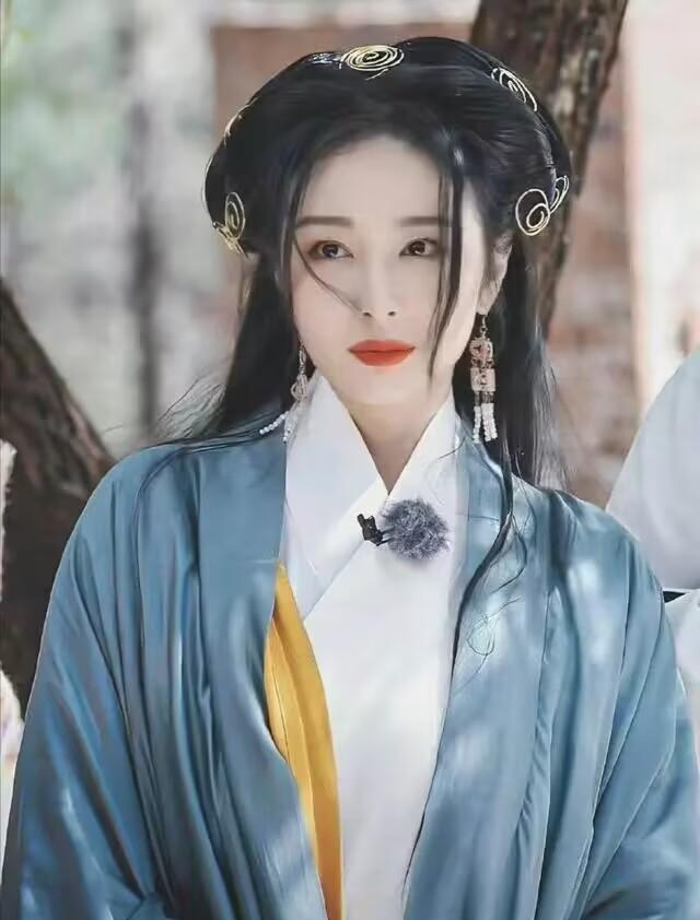 发型 这居然是《狂飙》的大嫂？穿上古装后，美得像换了一个人