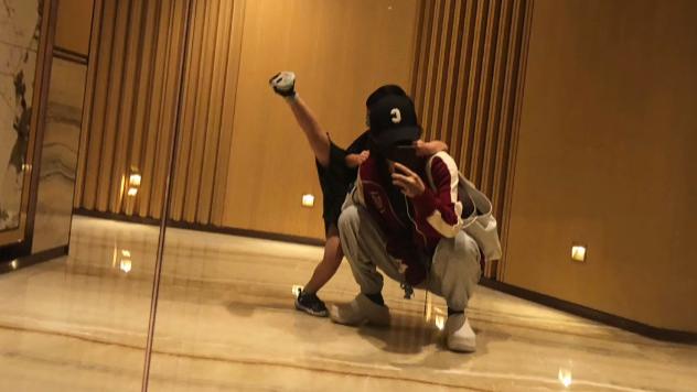 赵丽颖首晒与儿子合照！想想抱妈妈脖子踢腿，曝冯妈曾求女方复婚