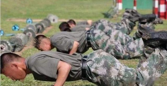 军人|在部队里能练出大块的肌肉吗？很多人都误会了！