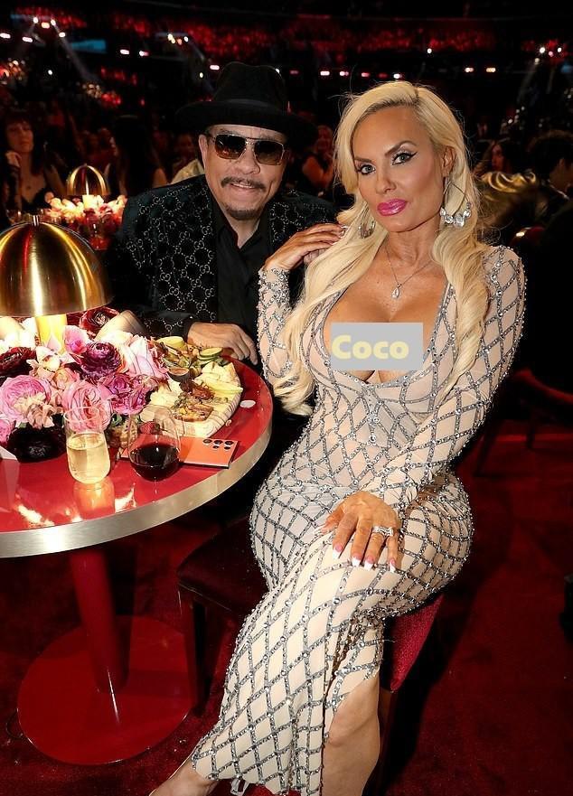 泰勒·斯威夫特|美国女模亮相晚宴，被一男士盯着看，大21岁丈夫发声：完全理解