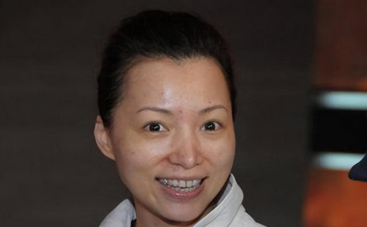 董卿|自称“被迫缺席”春晚主持,如今的董卿,究竟是怎么走到这一步?