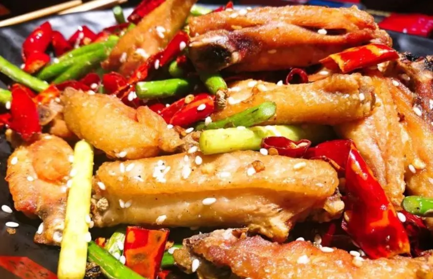 美食教程|山东两女子去成都旅游,吃了四道菜,拿起菜单反复确认以为看错了