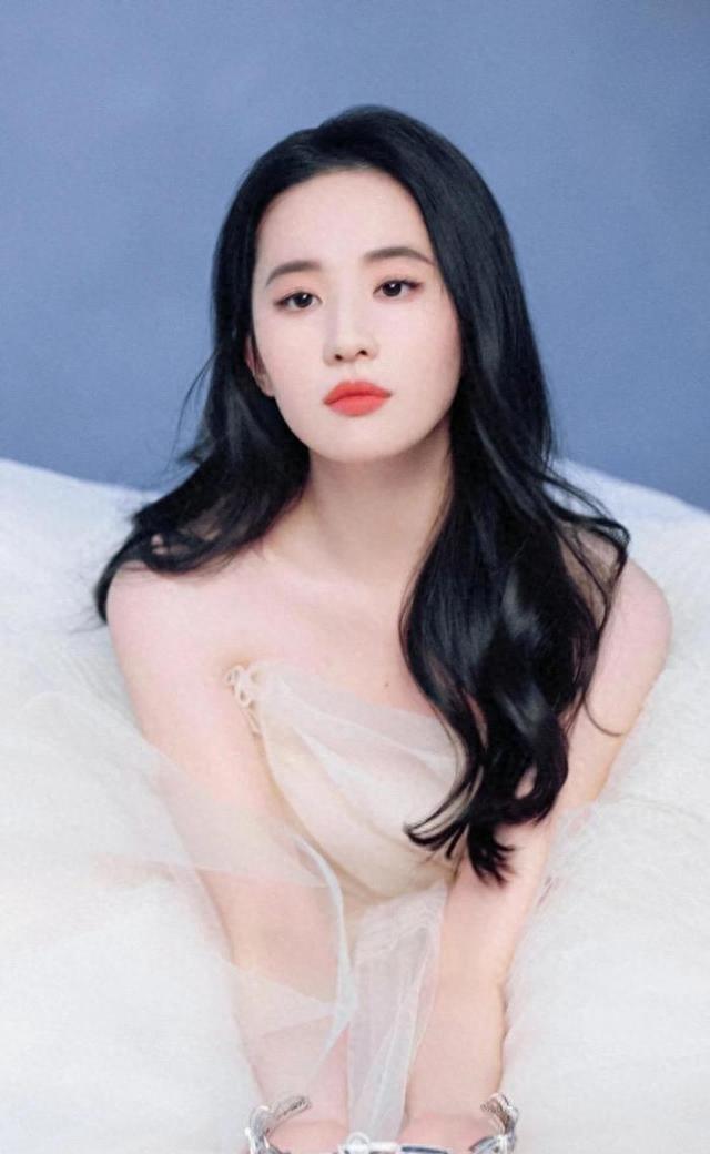 刘亦菲是“变性人”?圈内人士爆出猛料:她曾做过2次变性手术