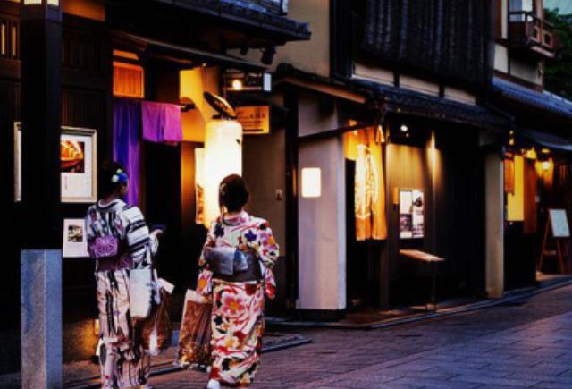 日本旅游|在日本旅游住酒店，遇到穿和服的女性，最好选择不要开门