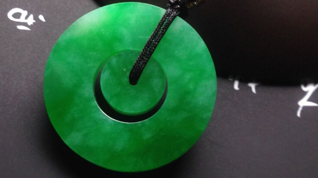 翡翠|十方和气精神爽，四海同心道眼明！翡翠同心扣有哪些寓意？