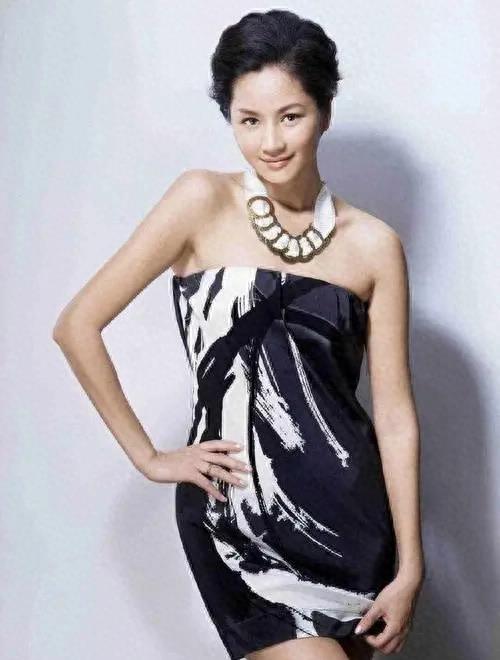 52岁瞿颖重操旧业，时隔多年，气场全开，依然亮眼