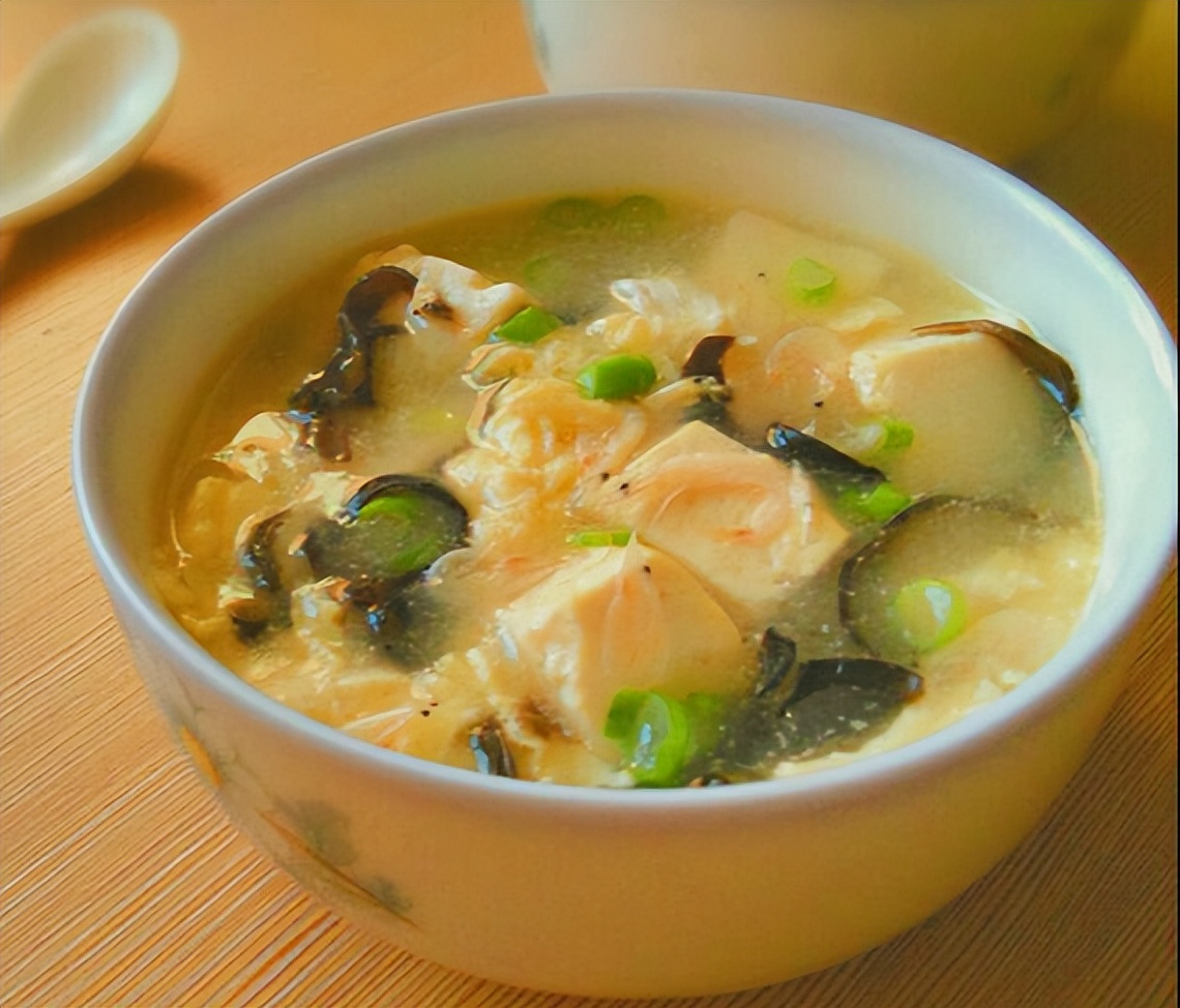 高粱|鲜嫩滑爽,美味虾皮豆腐汤的诱人香气,简单又美味