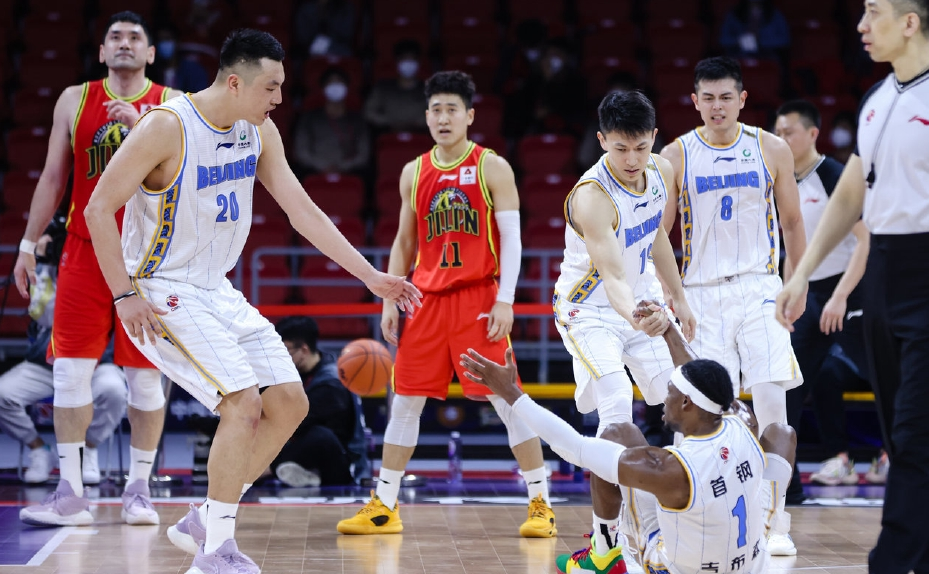 首钢集团|坏消息!首钢男篮内线老将,或陷入困境输球