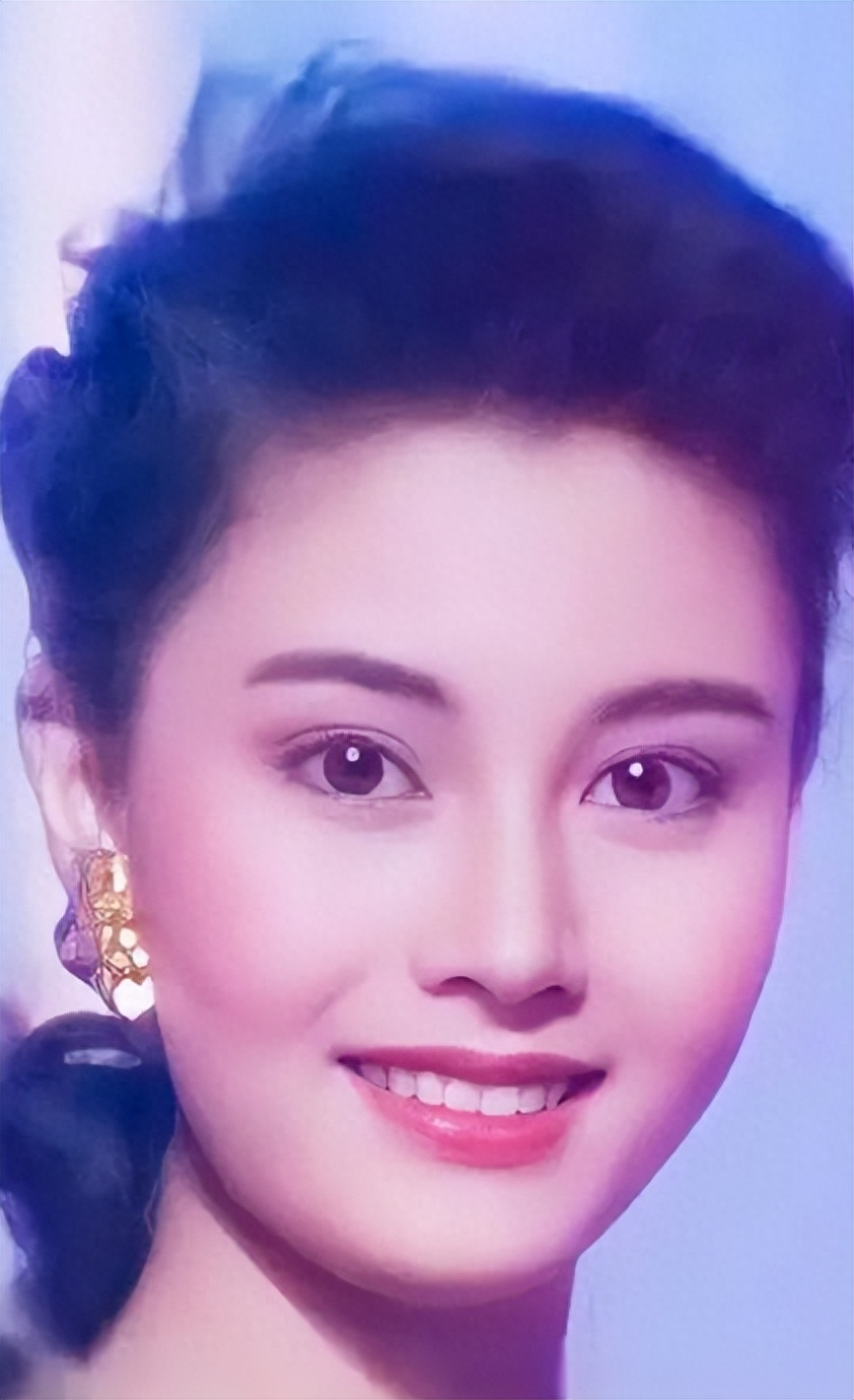 落选港姐直播当场黑脸，自曝不满比赛结果，冠军地位遭质疑