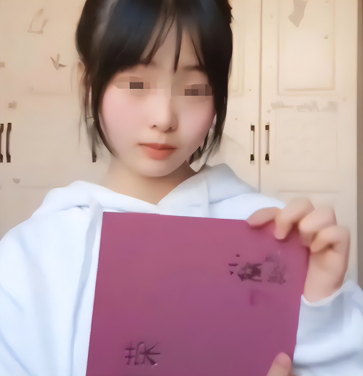 退休|“中专文凭有啥可炫耀的?”职高女生晒荣誉证书,却迎来冷嘲热讽