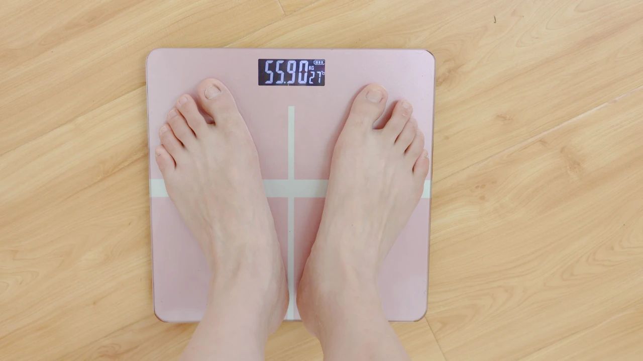 |身高155cm至165cm的女性，体重达到多少斤最合适？千万别乱减肥