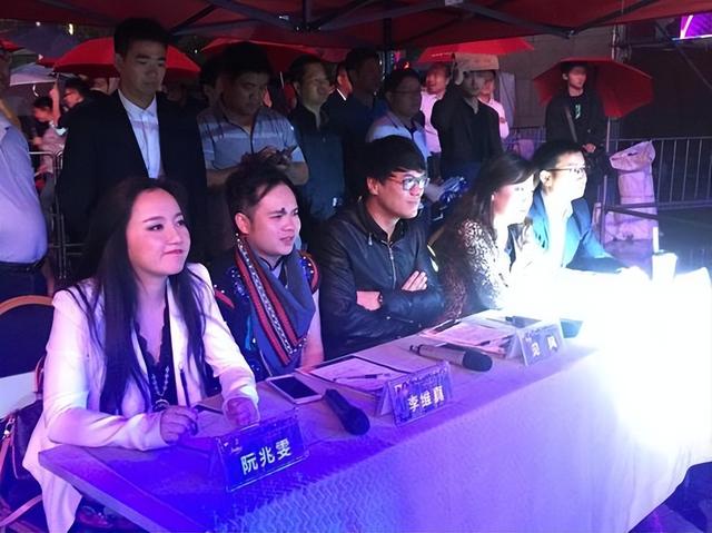 浙江卫视|好声音选手父亲曝光黑幕：太疯魔，评委让选手晚上到酒店单独辅导