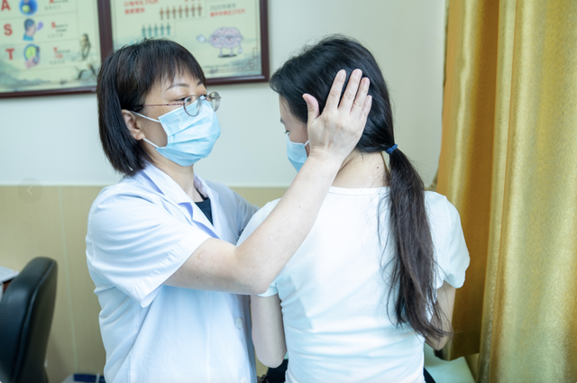 90后小伙睡醒后突然头晕呕吐！医生提醒：千万别这样做