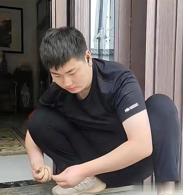 大衣哥儿子又要打光棍？新老婆陈萌深夜发文：啥也不会全靠爹养