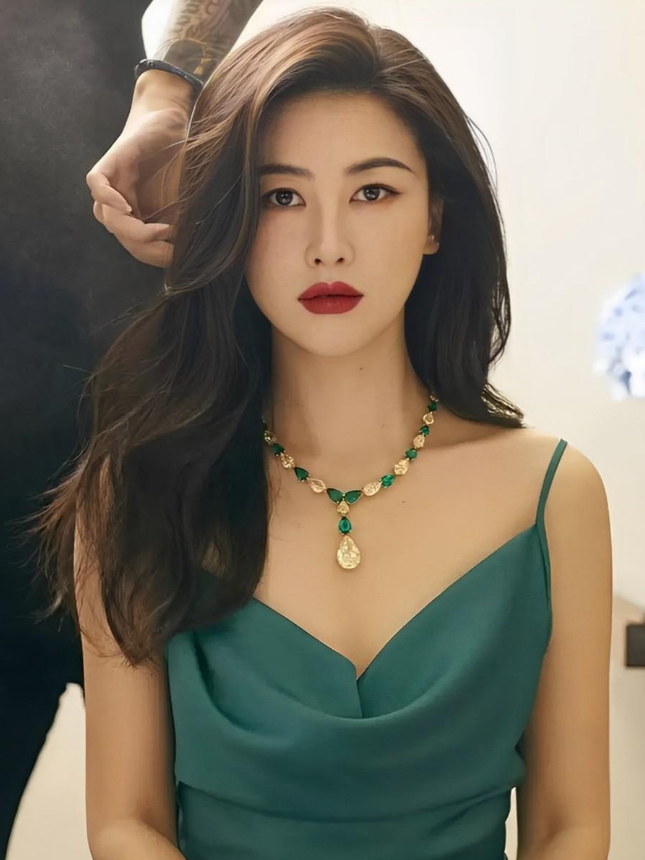 朱珠|《浪姐4》超级富婆:有钱任性,不缺男人