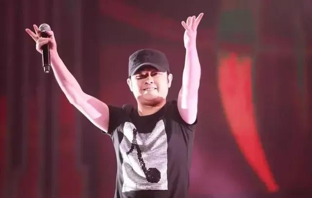 刀郎终于撕开了娱乐圈遮羞布，那又鸟是什么鸟？转腚又是谁的腚？