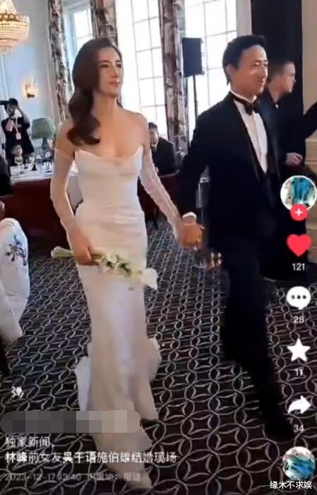 吴千语施伯雄婚礼现场曝光！吴千语戴4个金手镯，两套造型绝美！