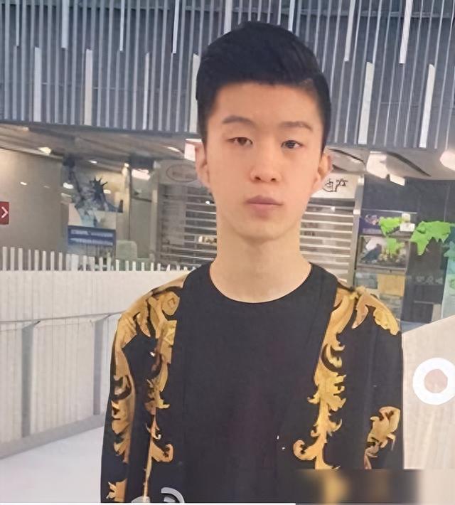 看了当红艺人“判若两人”旧照，才明白资本造星的力度，有多强！