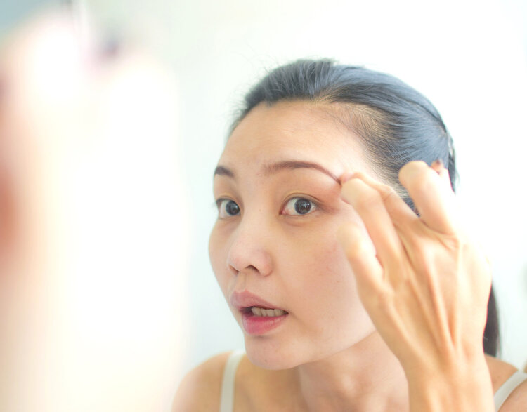 50岁以后，中老年男人眉毛变长意味着什么？4个原因要心中有数