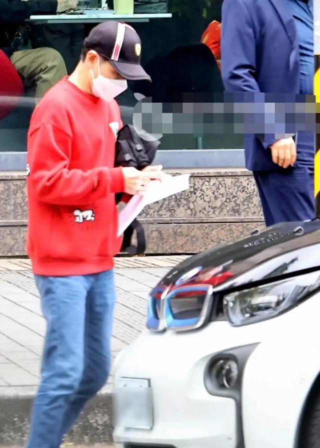 林志颖|林志颖与友人外出聚餐,身材消瘦容貌变化大,因停车违规被罚款