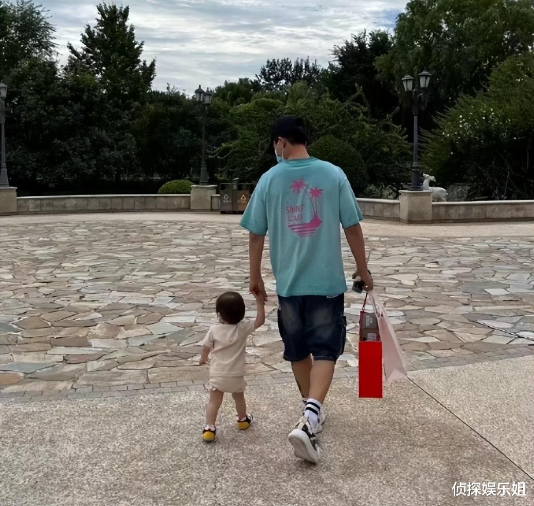 杜淳老婆自信公开全素颜，脸上雀斑明显超真实，“妈生脸”美翻了