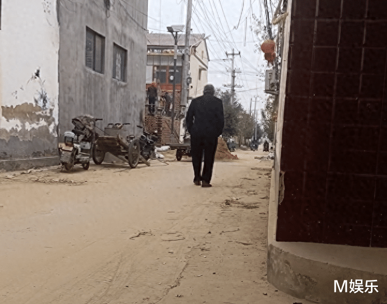 如今“口碑尽毁”的大衣哥朱之文,到底做错了什么?