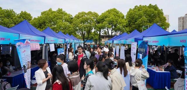 校园招聘|忽悠学生吗?哈工大校园招聘月薪仅4000元,被指假招聘充场面的