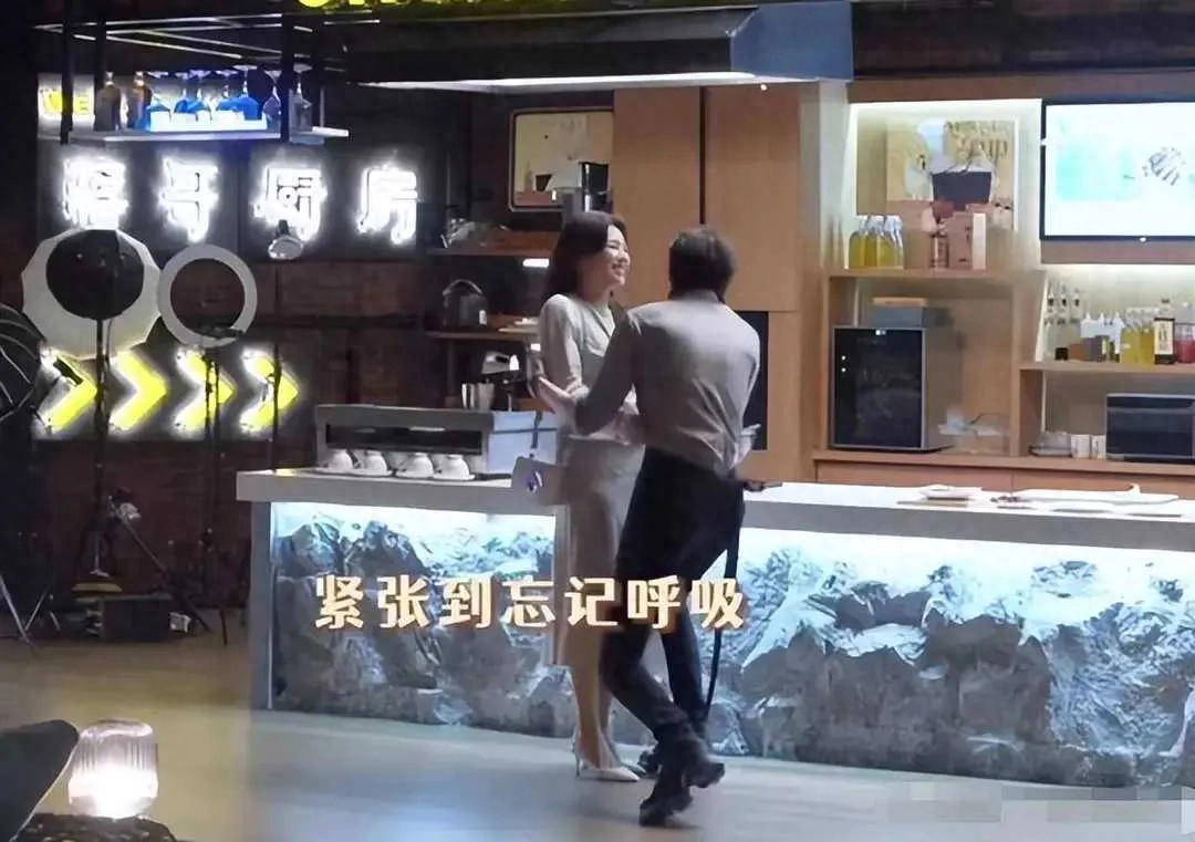 刘涛演员:与小鲜肉拍吻戏,亲到腿软合不拢嘴,好尴尬!